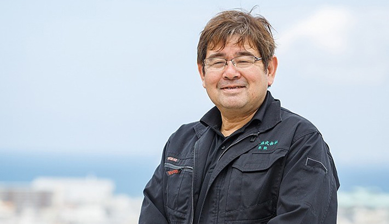 お墓ディレクターがお客様と相談している様子